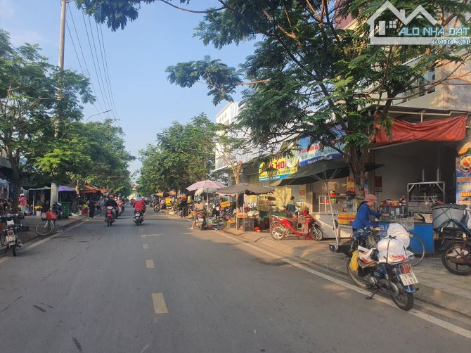 Đất CHỢ HÀNG RƯ.ỢU NGAY CỔNG, 2,3 TỶ, 85M2, HƯỚNG ĐÔNG