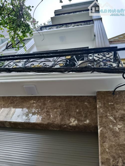 CHÍNH CHỦ. 58M. 6T. THANG MÁY. 12 TỶ NHỈNH. GẦN PHỐ. CỔ NHUẾ. TRẦN CUNG. VƯỢNG KHÍ.