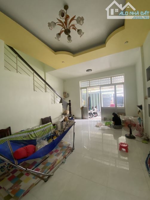Nhà Bạch Đằng - p 15 - 70m2 -2 tầng - 4 PN -4 Toilet - dòng tiền 17tr/tháng - sổ nở hậu -5