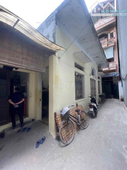 BÁN NHÀ CŨ NGUYỄN KHANG – VỊ TRÍ ĐẸP GẦN PHỐ – THÍCH HỢP XÂY CHDV GIÁ ĐẦU TƯ 12.5 TỶ