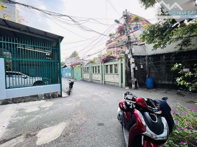cần bán, XE HƠI QUAY ĐẦU, dt 82M2 × 2 TẦNG  phan văn hớn tân thới nhất, quận 12 - 10