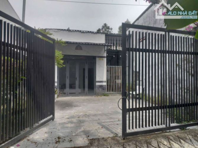 Bán 456 m2  đất có nhà đường Nguyễn Văn Linh - 11