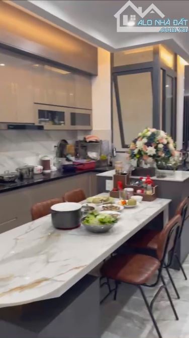 SIÊU HIẾM! NHÀ 5 TẦNG ( CÓ THANG MÁY) VỊ TRÍ Ở VÀ KINH DOANH TỐT, MẶT TIỀN ĐƯỜNG ĐÔ LƯƠNG - 1