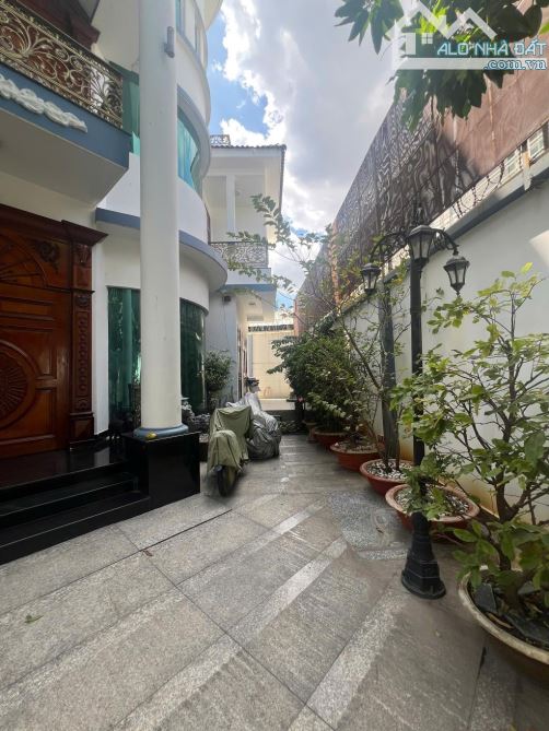 Bán gấp biệt thự đẹp lung linh ở ngay Trần xuân Soạn, 409m2, no hậu 14.2m, SHR, chỉ 36.8tỷ - 1