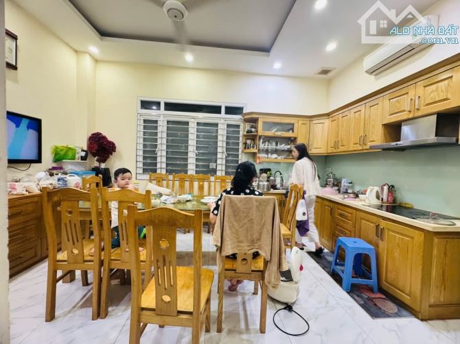 GẤP ! Bán nhà ngõ 125 Trương Định, 35m2 , mặt tiền hơn 5m, ngõ kinh doanh, chỉ 80m ra phố - 1