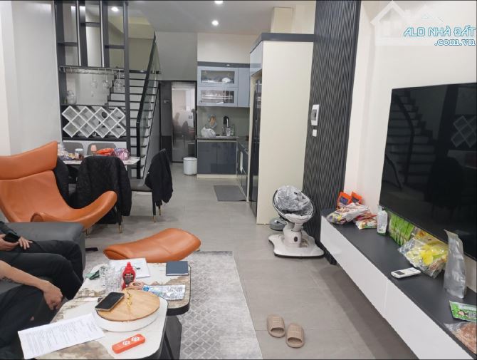 HÀNG ĐẸP PHỐ NGUYỄN VĂN CỪ - LONG BIÊN 5TẦNG, OTO ĐỖ TRƯỚC CỬA - AN SINH ĐẲNG CẤP - 1