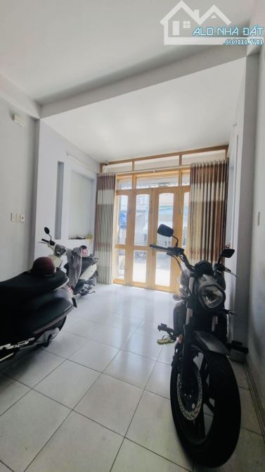 Nhà mới BTCT đẹp rộng thoáng ở ngay, Hưng Phú 55m2, 3 tầng, sổ hồng riêng, hoàn công đủ - 1