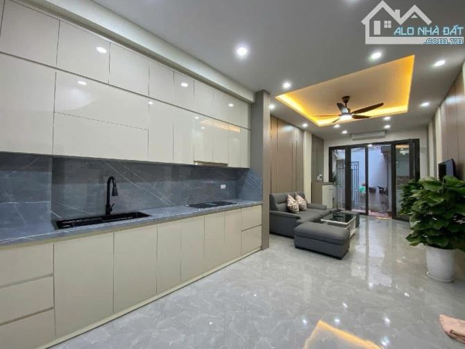 💥 Bán nhà Đê La Thành 40m 5 tầng ở cực sướng - 1