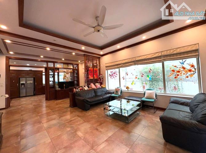 CỰC HIẾM ! BÁN BIỆT THỰ VƯỜN ĐÀO - LẠC LONG QUÂN SIÊU VIP 232M2 - 15M MẶT TIỀN - 6 TẦNG - 1