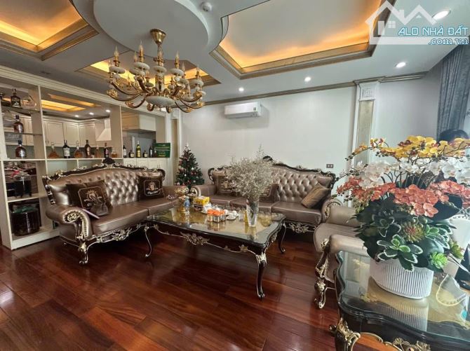 Bán nhà ngõ 106 Hoàng Quốc Việt ô tô tránh vỉa hè 65m2 giá 24tỷ79 - 1