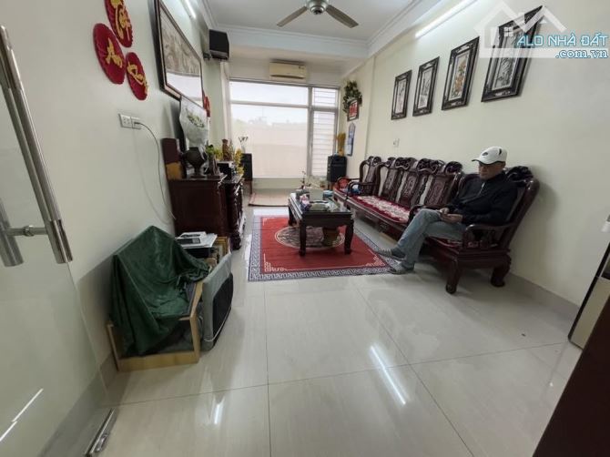 Bán nhà Nguyễn Ngọc Vũ ngõ 2m 39m2 xây 5tang 9ty 286tr ( Đầu tư TỐT) - 1