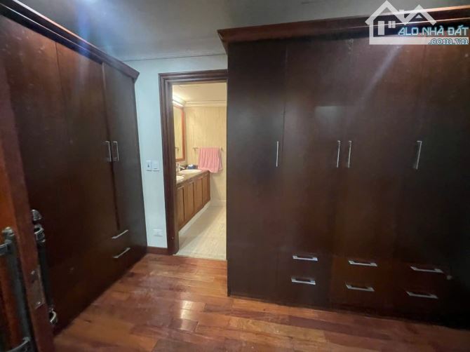 Biệt Thự 5 Tầng Có Hầm Lão Thành Cách Mạng 240m2 Mt 15m Sân Rộng 300m2 Để Oto Thoải Mái