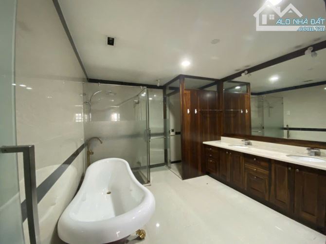 Cho thuê biệt thự 122 Phổ Quang, P9, Q.Phú Nhuận - DTSD hơn 500m2 7PN/6WC - Thuê rẻ 75tr - 1