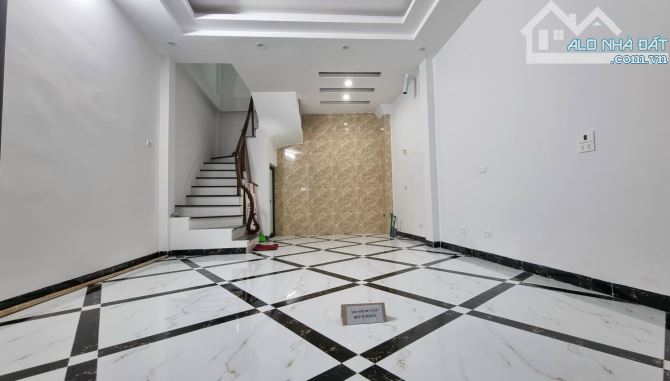 TÂN MAI – NHÀ ĐẸP 5 TẦNG – 1 NHÀ RA Ô TÔ TRÁNH – 3 PHÒNG NGỦ – Ở NGAY - 1