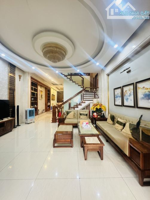 Bán nhà 1 trệt 2 lầu khu dân cư cổng 2 sân bay Biên Hòa, phường Quang Vinh - 1