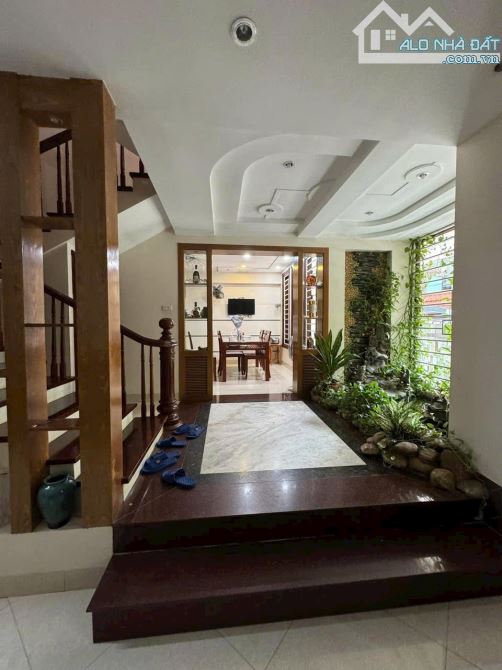 Gấp Cực Gấp -  Nhà Hoàng Cầu ,Đống Đa , 120m2 x MT 5,6m, Ô Tô Tránh , Giá 32 tỷ - 1