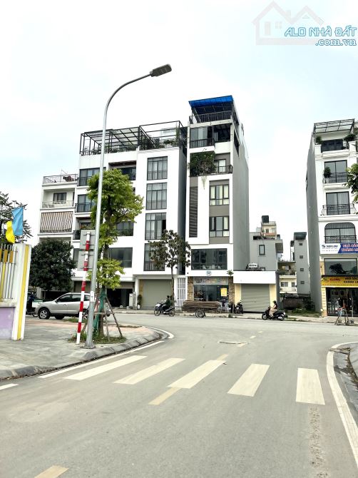 Rẻ nhất TDC Ngọc Thuỵ, Vỉa hè 3 oto tránh, Gần hồ, DT 80m2 - 1