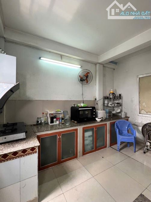 Ngay Hoà Bình, Tô Hiệu, Nhà Trệt 2Lầu, 4.5x20m Vuông Đẹp, HXT Thông - 1