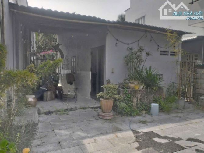 Bán 456 m2  đất có nhà đường Nguyễn Văn Linh - 15