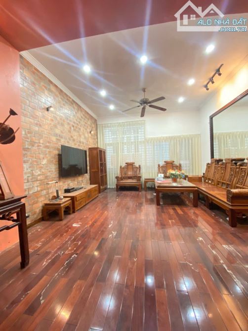 Cho thuê nhà ngõ 147 Tân Mai, 50m2, 4 tầng, 4 ngủ ngõ ô tô làm VP công ty 18.5tr - 2