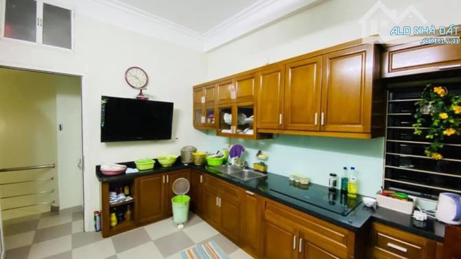 Bán nhà phố Hoàng Ngọc Phách, Đống Đa. Sổ 68m*4t, mt 3.5m, 12,2tỷ. có ô lắp thang máy, thê - 2