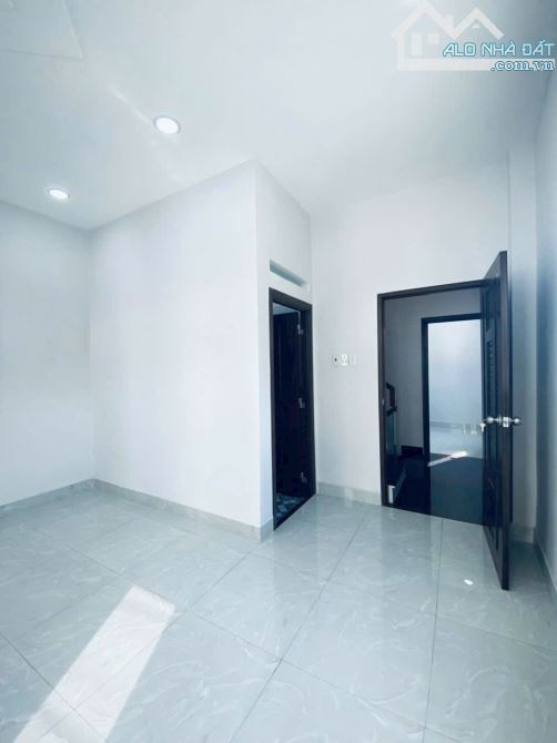 Bán nhà 4 tầng, Nguyễn Hồng Đào thông Đồng Đen - DT 4x11m - giá chỉ 6.9 tỷ TL - 2