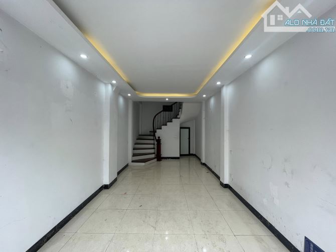 Bán nhà Cầu Diễn  34.5m2 - Ô tô đỗ cửa - Ô tô vào nhà - Giá 6.8 tỷ - 2