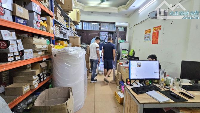 Bán nhà phân lô Đầm Trấu, vỉa hè rộng, oto chạy vòng quanh, giá 23.2tỷ - 2