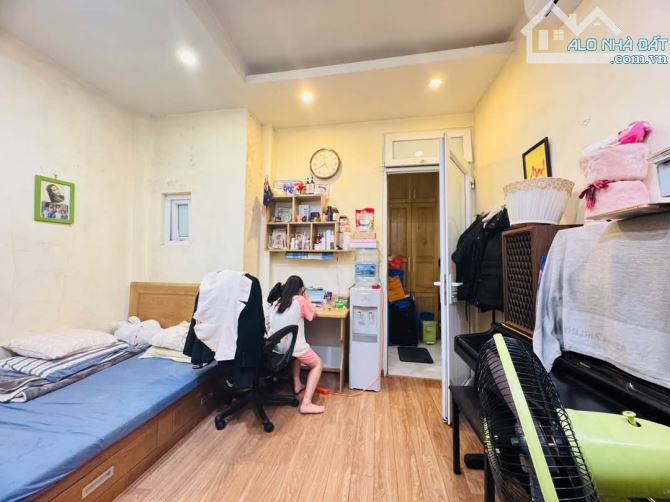 GẤP ! Bán nhà ngõ 125 Trương Định, 35m2 , mặt tiền hơn 5m, ngõ kinh doanh, chỉ 80m ra phố - 2