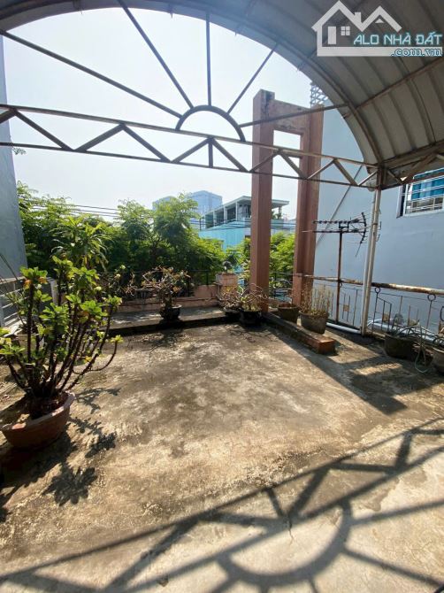 Bán nhà 3 tầng mặt tiền Trưng Nữ Vương, kẹp kiệt siêu thoáng, nở hậu, gần công viên Apec - 2