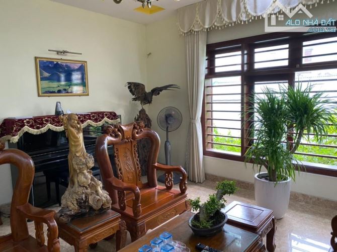 PHÂN LÔ TRẦN QUỐC HOÀN CẦU GIẤY NGÕ THÔNG OTO TRÁNH KINH DOANH GẦN CHỢ 37m MT 4m 13.5 Tỷ - 2