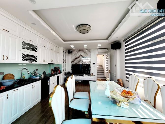 PHÂN LÔ Ô TÔ TRÁNH THANG MÁY KINH DOANH PHỐ BẠCH MAI DT 50M2 - 2