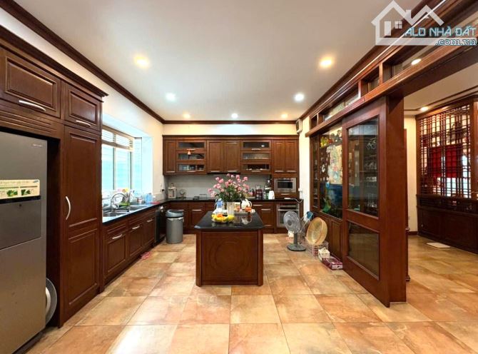 CỰC HIẾM ! BÁN BIỆT THỰ VƯỜN ĐÀO - LẠC LONG QUÂN SIÊU VIP 232M2 - 15M MẶT TIỀN - 6 TẦNG - 2