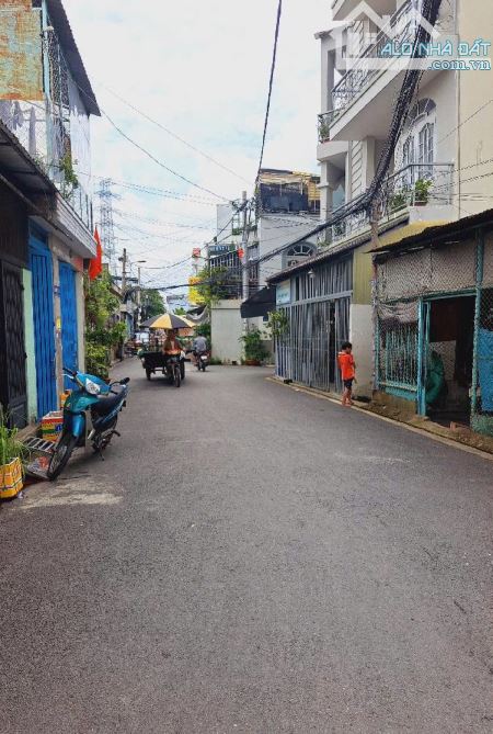 Nhà LÔ GOC KINH DOANH GẦN - BV Q12 - 5,5x20M - 3 TẦNG - GIÁ 4.9 TỶ. - 2