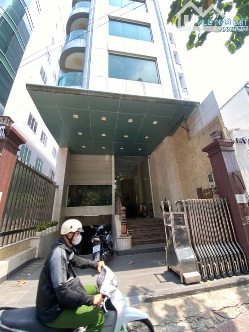 Cần bán tòa nhà 2 mặt tiền đắc địa đường Nguyễn Thị Minh Khai. DTSD: 1000m² - 2