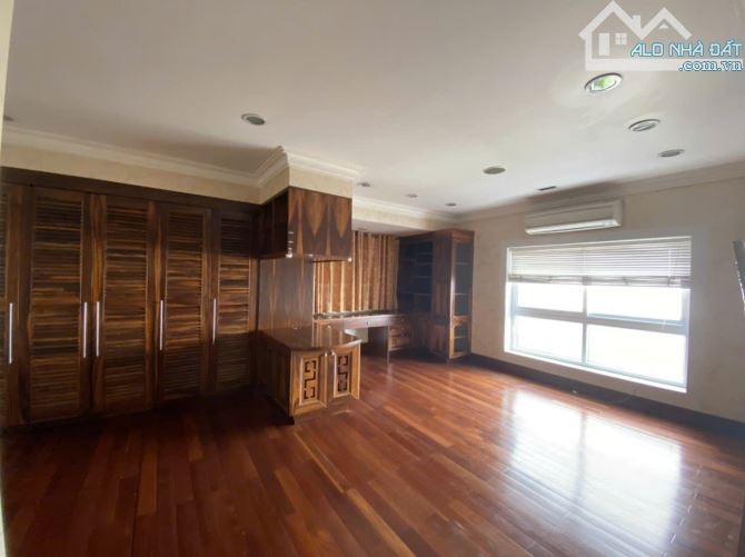 Cho thuê biệt thự 122 Phổ Quang, P9, Q.Phú Nhuận - DTSD hơn 500m2 7PN/6WC - Thuê rẻ 75tr - 2