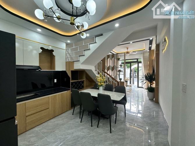 BÁN NHÀ ĐẸP KIỆT NGUYỄN CHÁNH - 2