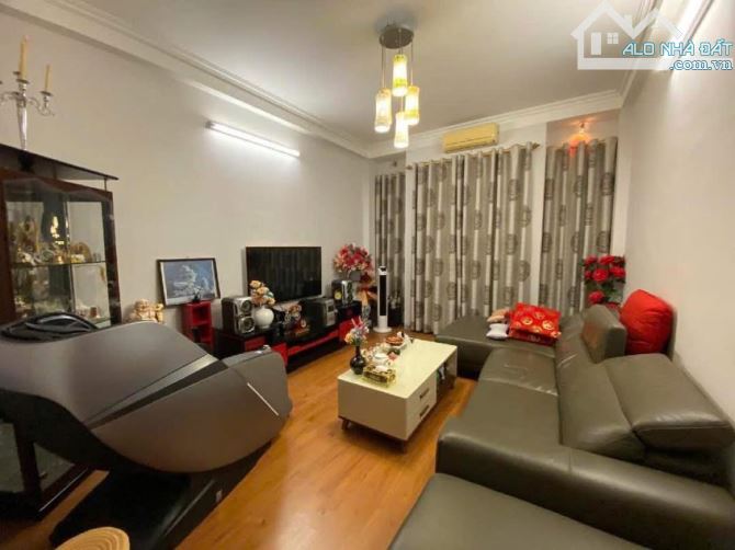 MẶT NGÕ Ô TÔ THÔNG 2 PHỐ - MT VIP 6M - HOÀNG VĂN THÁI 250TR/M2 - 2