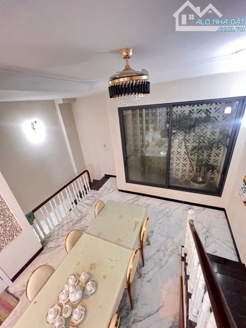 Cầu Giấy , lô góc 3 thoáng , 50m2 ,6 tầng - 13 Tỷ - 2