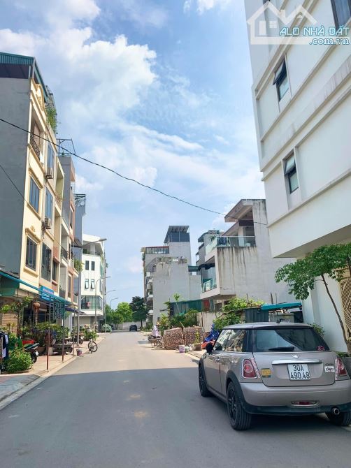 Rẻ nhất TDC Ngọc Thuỵ, Vỉa hè 3 oto tránh, Gần hồ, DT 80m2 - 2