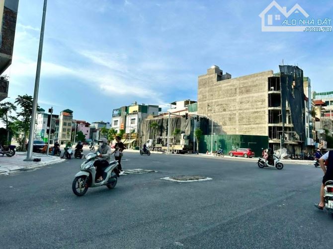 Vị trí có 102, Mặt hồ Ngọc Lâm đẳng cấp, MT quyền lực 15.8m DT 130m2 - 2