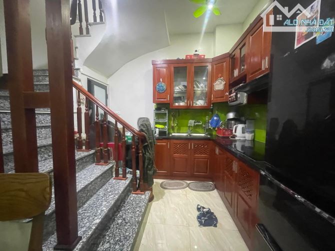 20m ra ô tô, sổ vuông nở hậu, mặt tiền rộng 4,8m, DT 54m2, dân xây kiên cố, chỉ 8,2tỷ - 3