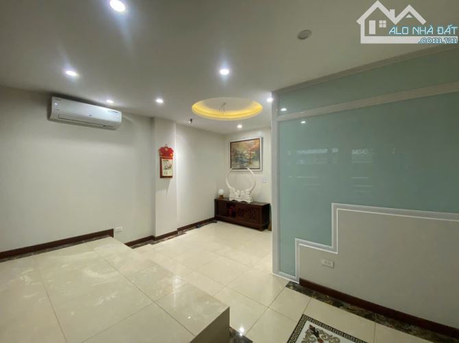 Bán nhà Hoàng Quốc Việt, phân lô ô tô vào nhà, mặt tiền rộng 5,7m, dt 64m, giá 16,8 tỷ. - 3