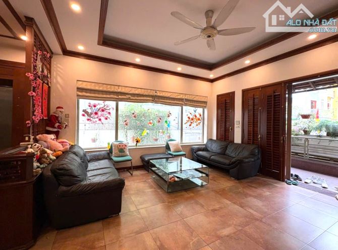 CỰC HIẾM ! BÁN BIỆT THỰ VƯỜN ĐÀO - LẠC LONG QUÂN SIÊU VIP 232M2 - 15M MẶT TIỀN - 6 TẦNG - 3
