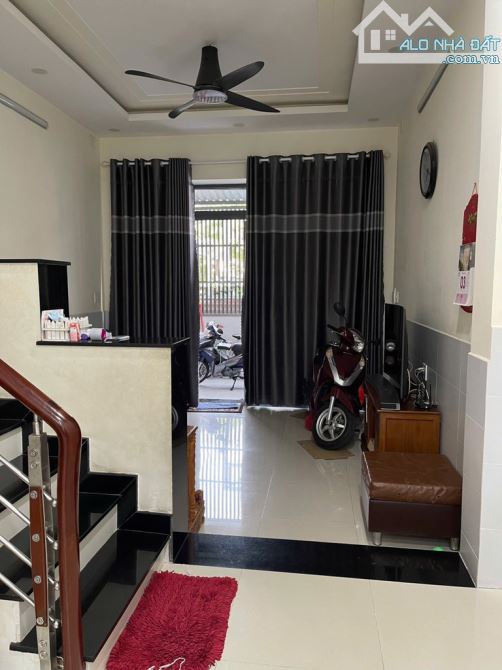 GẦN UBND Quận (Vincom Plaza), DIỆN TÍCH 85M2*3Tầng - giáp các quận trung tâm - chủ gấp bán - 3