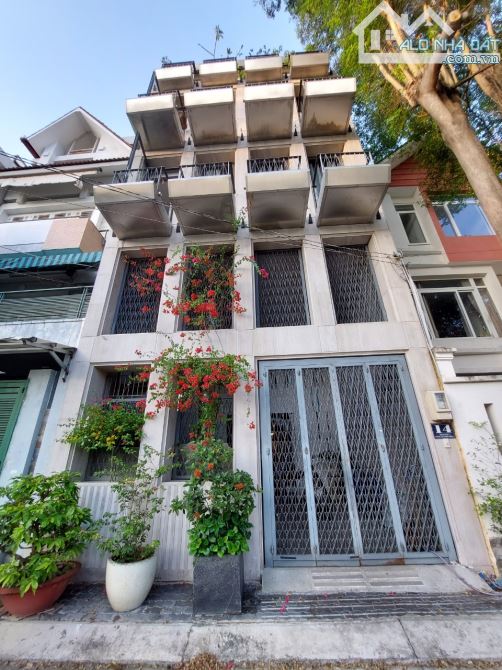 Bán nhà đường số 54 khu Tân Quy Đông ,Quận 7, dt 6x15m, 3 lầu - 3