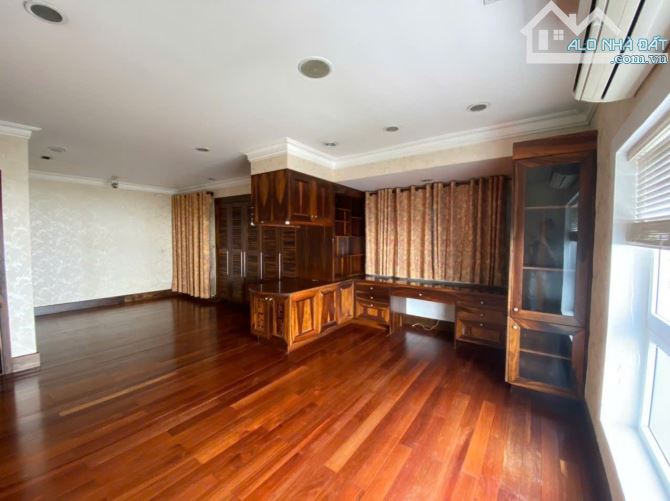 Cho thuê biệt thự 122 Phổ Quang, P9, Q.Phú Nhuận - DTSD hơn 500m2 7PN/6WC - Thuê rẻ 75tr - 3