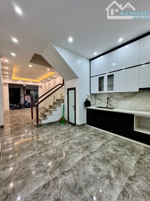 Đường Láng-Nhà 2 Thoáng-Ô Tô Đỗ,Ngõ Thông-Kinh Doanh Tốt- DT 52m- Giá 14.2 Tỷ - 3