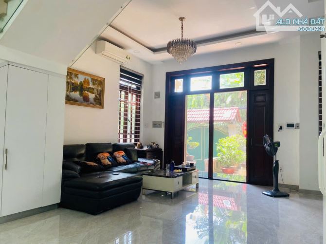 Địa chỉ: MT Ngô Quang Huy, Thảo Điền, Quận 2, Tp. Thủ Đức. - Diện tích: 9x22.5CN:171m2 - 3
