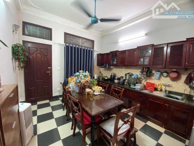 MẶT NGÕ Ô TÔ THÔNG 2 PHỐ - MT VIP 6M - HOÀNG VĂN THÁI 250TR/M2 - 3